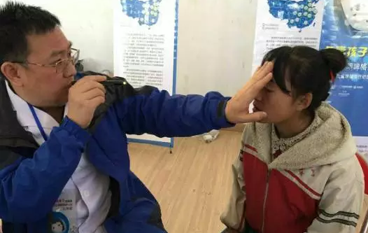 “明眸格?；ā辈氐毓P記丨天價蟲草背后的心酸